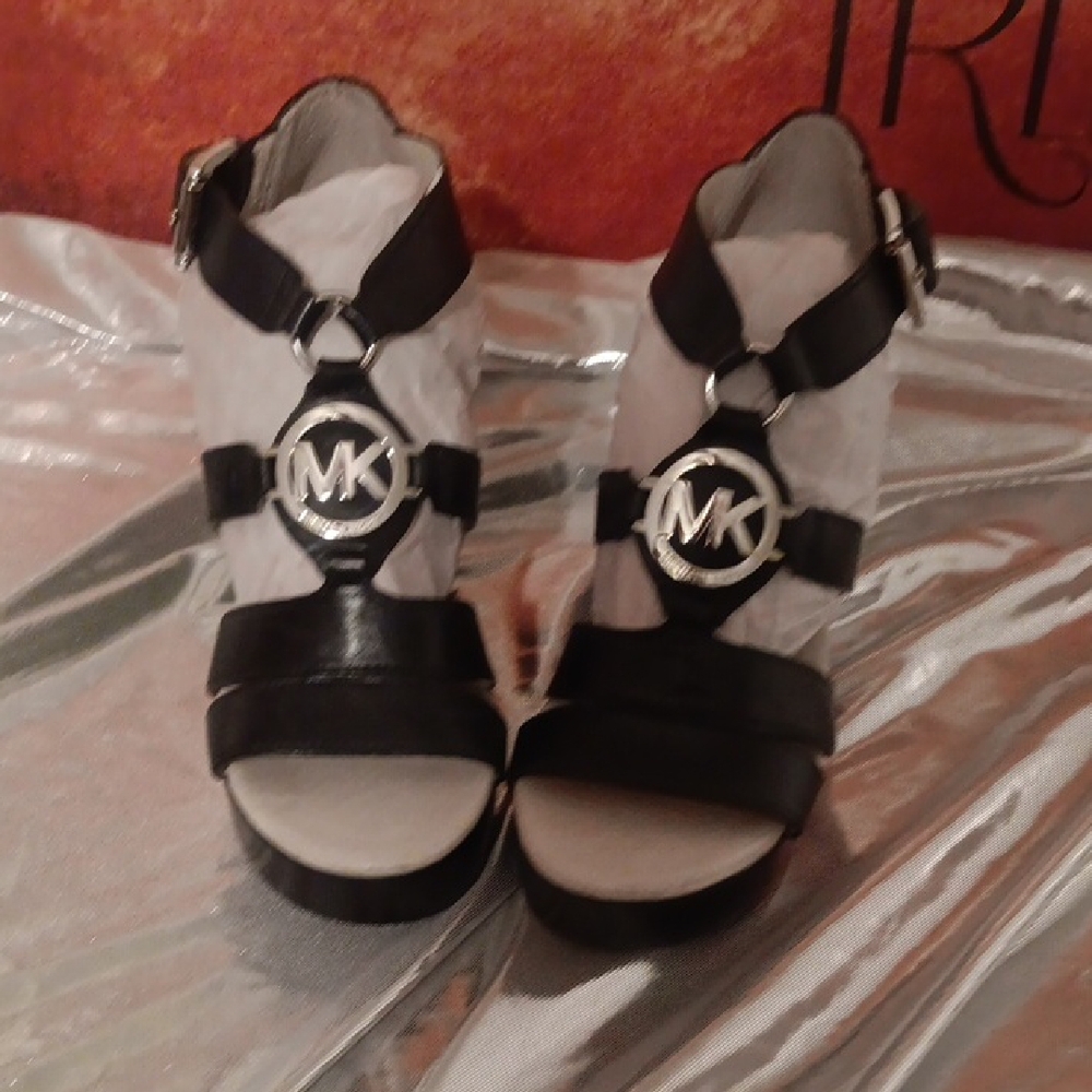 Michael Kors dressy Wedge Sandal (NEW) W/O tags Size 6 Gorgeous💖 - Picture 1 of 5
